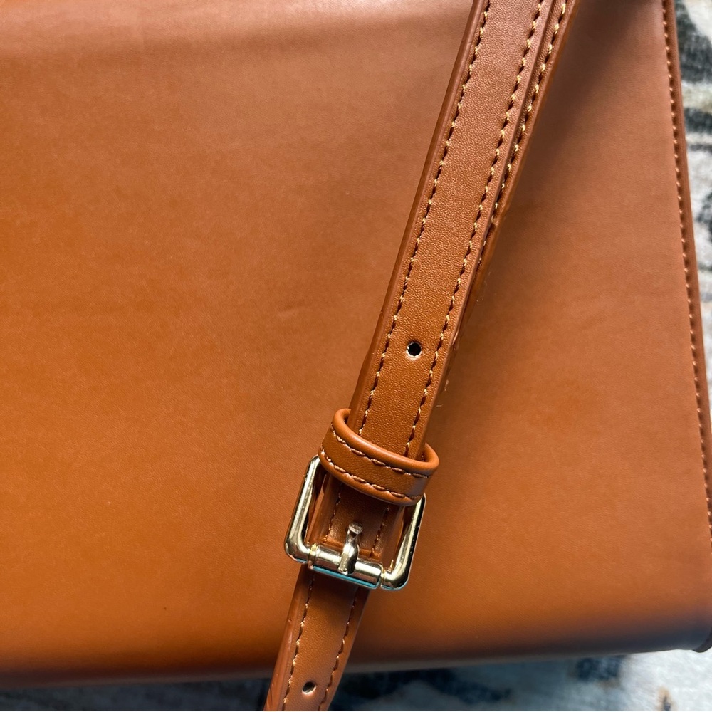 NWOT Lionel Chic Brown and Black Crossbody Bag with Tassel Accents - Picture 4 of 8